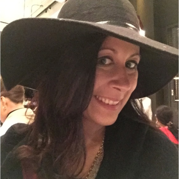 Meet your Posher, Ivy - Picture 1 of 1